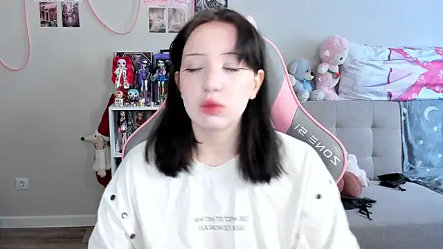 MollysLand online show from April 2026 09:36:01 AM