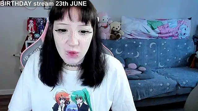 Snapshot of MollysLand chatting on June 2026 08:14:02 AM MollysLand online show from June 2026 08:14:02 AM