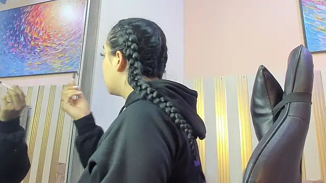 nina glow online show from March 2026 11:37:02 AM