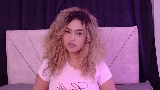 Snapshot of Maddy_Beluci chatting on May 2026 11:33:02 PM Maddy Beluci online show from May 2026 11:33:02 PM
