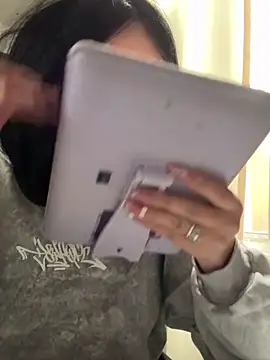 Sara Fernandez  online show from February 2026 01:39:02 PM