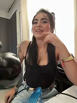 Sara Fernandez  online show from February 2026 02:24:02 PM