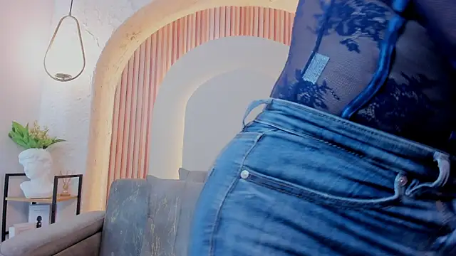 violet scott  online show from March 2026 10:31:02 AM