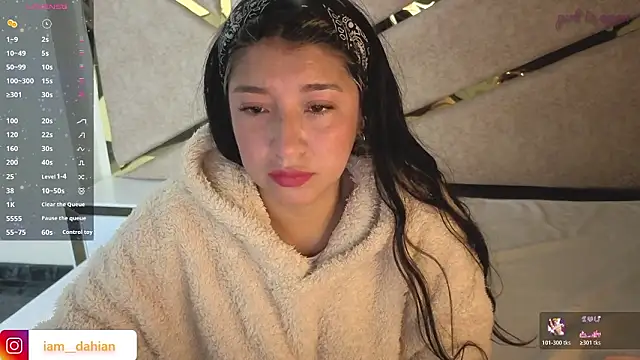 Dahiana Dmour  online show from March 2026 12:52:01 PM