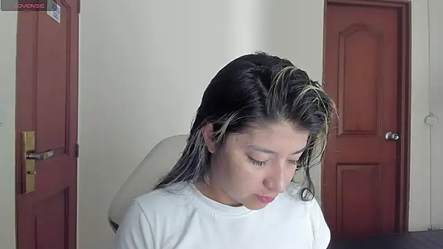 Dahiana Dmour  online show from May 2026 12:02:02 PM