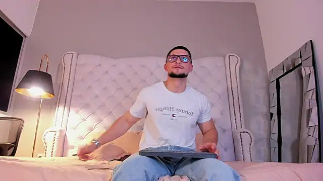 valenssio moretti online show from March 2026 04:40:01 AM