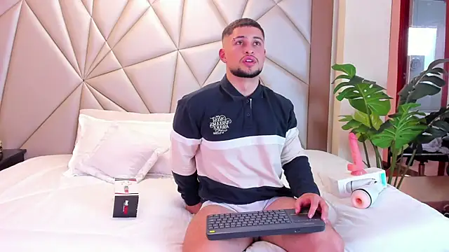 valenssio moretti online show from April 2026 07:58:02 PM