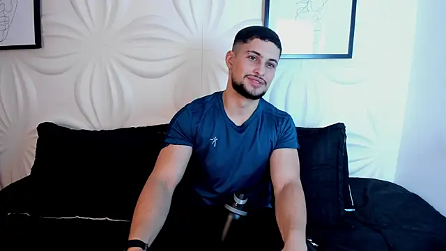 Snapshot of valenssio_moretti chatting on May 2026 12:18:01 AM valenssio moretti online show from May 2026 12:18:01 AM