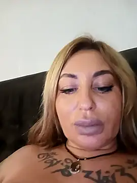 MiaMooly online show from November 2025 04:17:02 PM