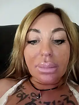 MiaMooly online show from December 2025 07:53:02 PM