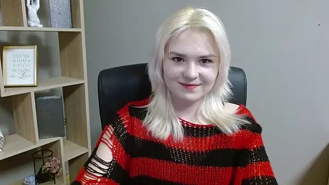 Snapshot of SweetLilyxo chatting on February 2026 02:32:02 PM SweetLilyxo online show from February 2026 02:32:02 PM