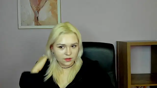 Snapshot of SweetLilyxo chatting on February 2026 02:44:02 PM SweetLilyxo online show from February 2026 02:44:02 PM