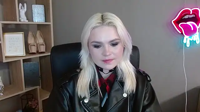 Snapshot of SweetLilyxo chatting on February 2026 02:57:01 PM SweetLilyxo online show from February 2026 02:57:01 PM