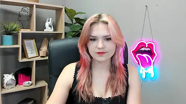 Snapshot of SweetLilyxo chatting on June 2026 06:40:02 AM SweetLilyxo online show from June 2026 06:40:02 AM