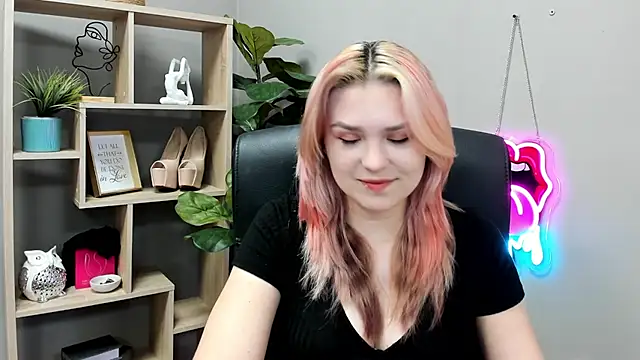 Snapshot of SweetLilyxo chatting on July 2026 06:41:01 AM SweetLilyxo online show from July 2026 06:41:01 AM