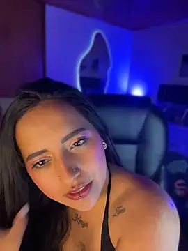 Annie Alicee online show from April 2026 02:22:01 PM