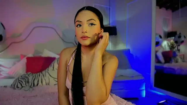 niicole garner online show from July 2026 04:42:02 PM
