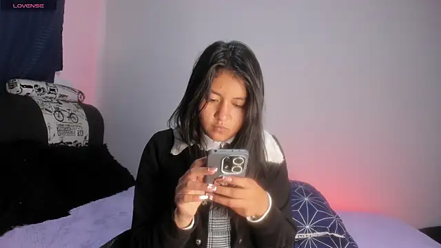 Snapshot of Sharlottee__ chatting on February 2026 05:05:01 AM Sharlottee online show from February 2026 05:05:01 AM