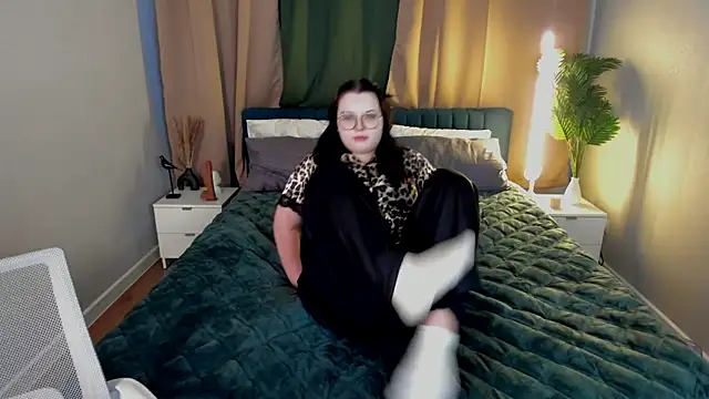 Snapshot of Kira_G0ld chatting on February 2026 01:04:02 AM Kira G0ld online show from February 2026 01:04:02 AM