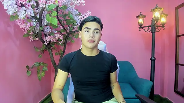 Snapshot of FemNoa chatting on February 2026 02:20:02 PM FemNoa online show from February 2026 02:20:02 PM