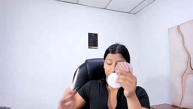 Vaneline2 online show from March 2026 10:04:01 PM