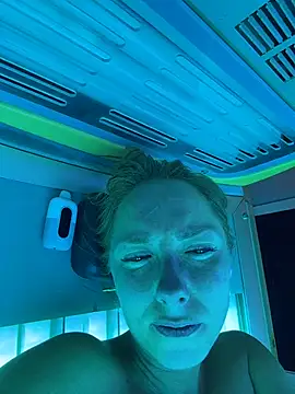 Snapshot of mooviebaby chatting on April 2026 05:54:01 PM mooviebaby online show from April 2026 05:54:01 PM