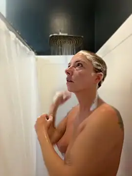 Snapshot of mooviebaby chatting on April 2026 05:24:01 PM mooviebaby online show from April 2026 05:24:01 PM