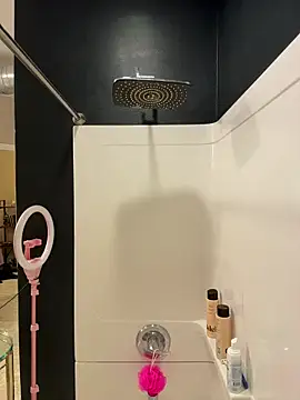 Snapshot of mooviebaby chatting on April 2026 07:14:01 AM mooviebaby online show from April 2026 07:14:01 AM