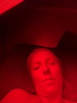 Snapshot of mooviebaby chatting on April 2026 07:08:02 PM mooviebaby online show from April 2026 07:08:02 PM