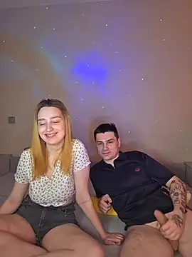 ToxyFoxyy online show from February 2026 01:37:01 PM