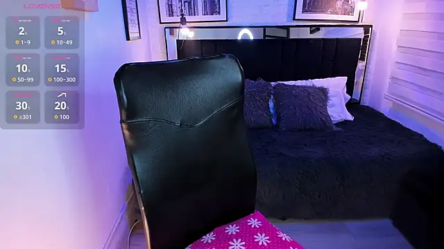 ladyraing online show from February 2026 09:37:02 PM