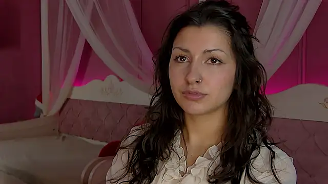 Snapshot of AngelaCox chatting on February 2026 06:18:02 AM AngelaCox online show from February 2026 06:18:02 AM