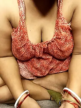 R Queen online show from May 2026 06:15:02 PM