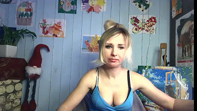 Snapshot of HarleyWidLife chatting on February 2026 11:25:02 AM HarleyWidLife online show from February 2026 11:25:02 AM