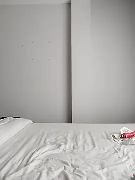 Lyonette reading1 online show from April 2026 03:02:01 PM