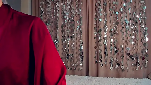 Snapshot of GoldenLenarz chatting on February 2026 11:09:02 AM GoldenLenarz online show from February 2026 11:09:02 AM