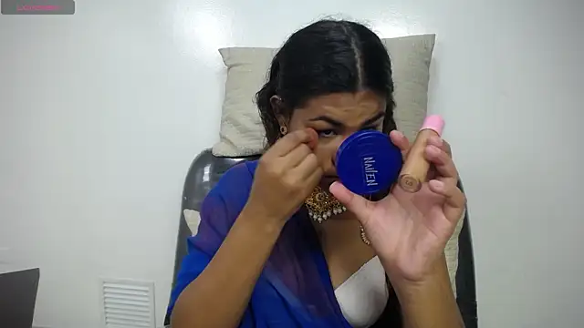 yaazhinii online show from April 2026 12:39:01 PM