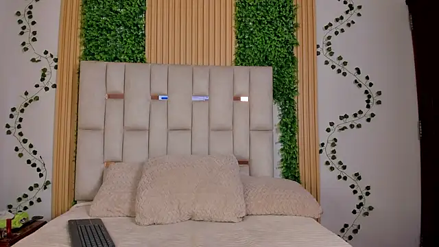 Snapshot of Emma_Nmm chatting on February 2026 07:45:01 PM Emma Nmm online show from February 2026 07:45:01 PM