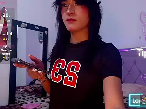 Snapshot of moonlyvelvet chatting on February 2026 05:57:02 PM moonlyvelvet online show from February 2026 05:57:02 PM