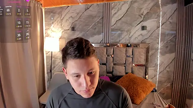 Snapshot of Manson_and_Zoe chatting on March 2026 11:26:02 AM Manson and Zoe online show from March 2026 11:26:02 AM