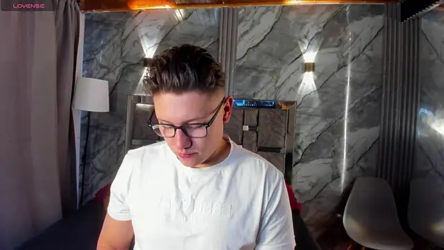 Snapshot of Manson_and_Zoe chatting on June 2026 11:34:02 AM Manson and Zoe online show from June 2026 11:34:02 AM