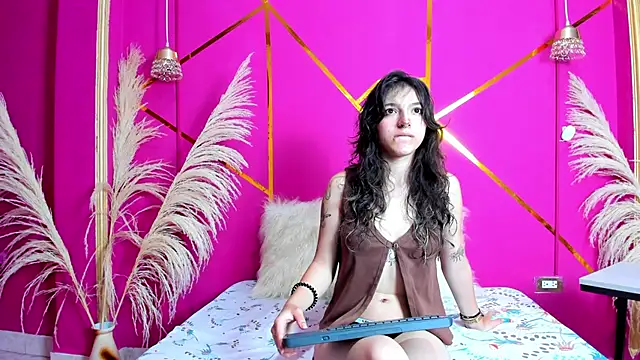 scarletdream5 online show from April 2026 12:23:01 PM