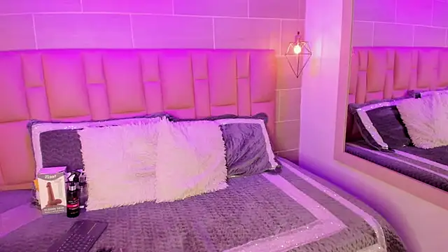 Naomi-Thompson online show from March 2026 08:22:02 PM