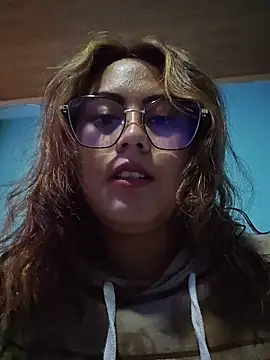 Snapshot of Mari-98 chatting on April 2026 07:05:02 PM Mari-98 online show from April 2026 07:05:02 PM