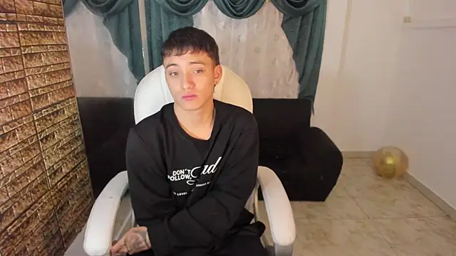 Wesleey-Boy online show from February 2026 07:32:02 PM