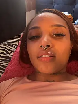 Snapshot of BratzDooll chatting on July 2026 09:28:02 PM BratzDooll online show from July 2026 09:28:02 PM