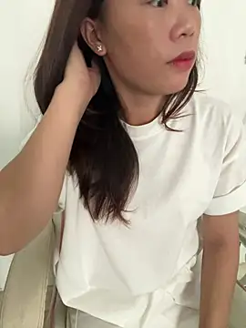 Snapshot of DoliceGirl2k chatting on July 2026 05:43:02 AM DoliceGirl2k online show from July 2026 05:43:02 AM