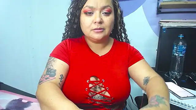 Snapshot of SweettSin chatting on February 2026 11:44:01 PM SweettSin online show from February 2026 11:44:01 PM