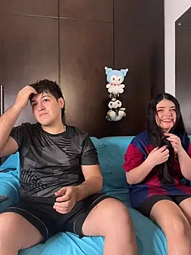 EmilyAndAndrew online show from March 2026 04:07:01 AM