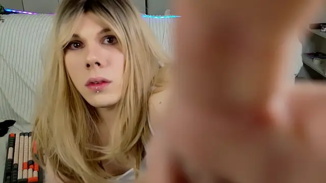 Snapshot of SnezanaLive chatting on March 2026 08:44:01 PM SnezanaLive online show from March 2026 08:44:01 PM